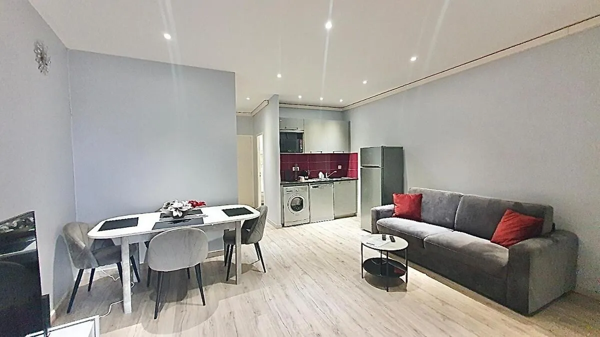 Cannes 1-Bedroom Apartment - 15M 0*,  Francja